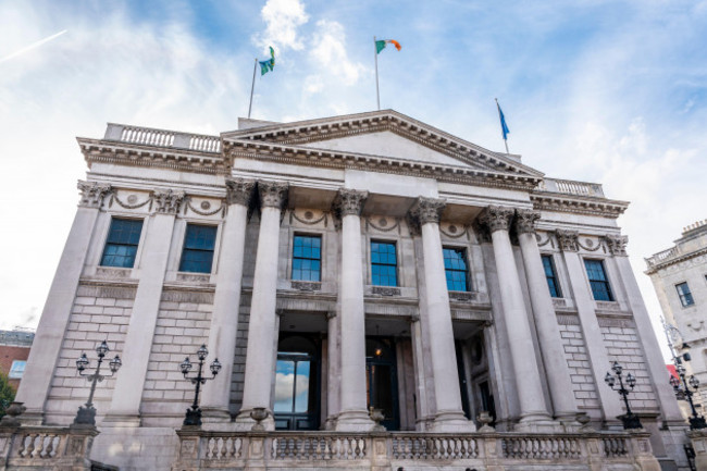entrance-hall-of-dublin-city-hall-built-in-the-18th-century-in-neoclassical-style-in-dame-street-dublin-city-center-ireland