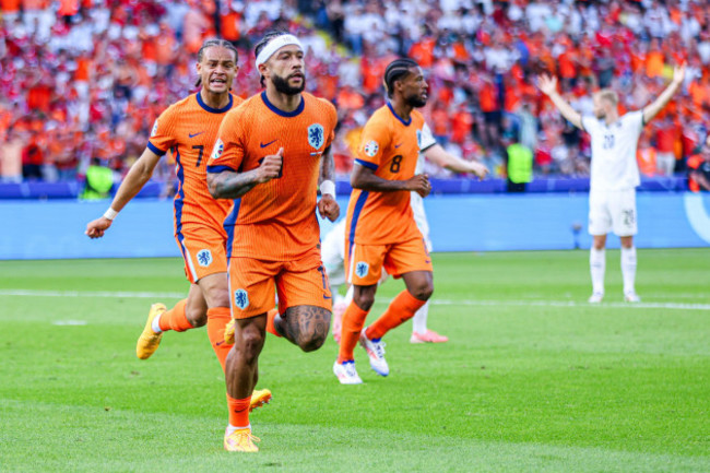 berlin-germany-25th-june-2024-berlin-germany-june-25-memphis-depay-of-the-netherlands-celebrates-after-scoring-his-teams-second-goal-xavi-simons-of-the-netherlands-during-the-group-d-uefa-e