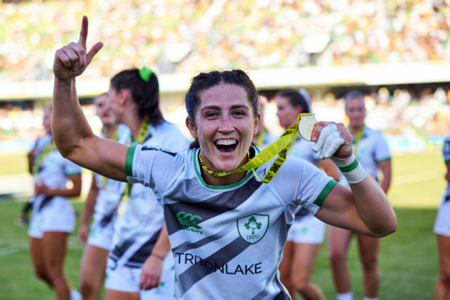 amee-leigh-murphy-crowe-celebrates-with-her-medal