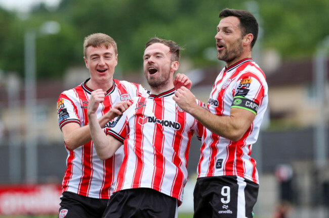 cameron-dummigan-celebrates-his-goal-with-daniel-kelly-and-patrick-hoban