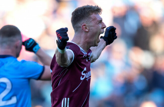 dylan-mchugh-celebrates-at-the-full-time-whistle