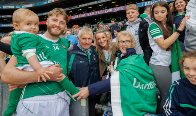 seamus-flanagan-celebrates-with-his-son-freddie-and-parents-ann-and-john-and-sister-brid