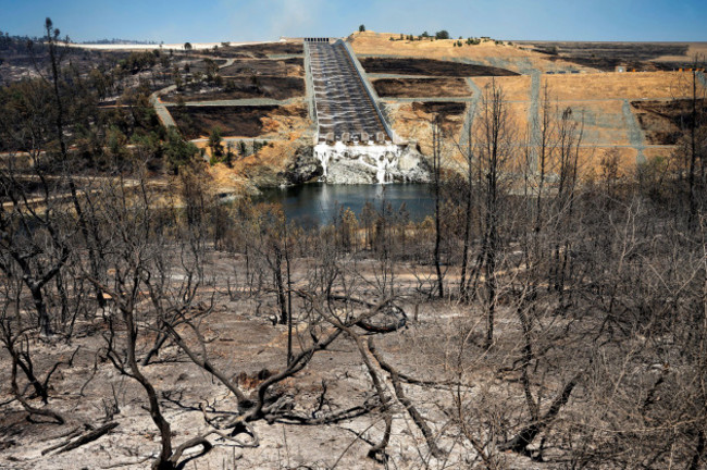 water-flows-down-the-oroville-dam-spillway-behind-vegetation-scorched-in-the-thompson-fire-in-oroville-calif-wednesday-july-3-2024-an-extended-heatwave-blanketing-northern-california-has-result