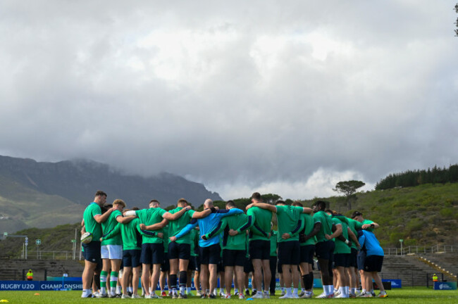 the-ireland-team-huddle-ahead-of-the-game