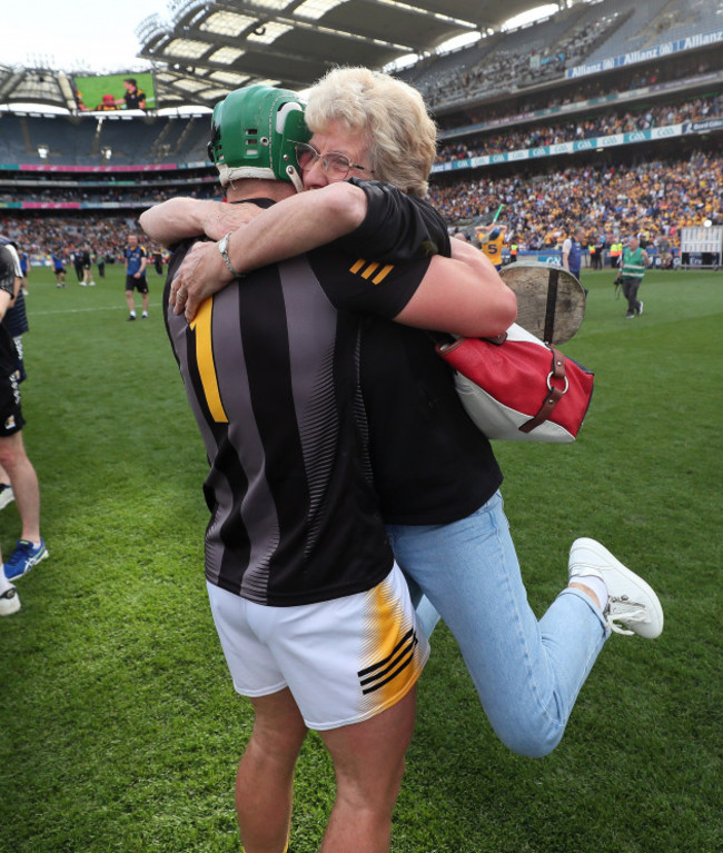 eoin-murphy-celebrates-with-his-mother-bridget-after-the-game