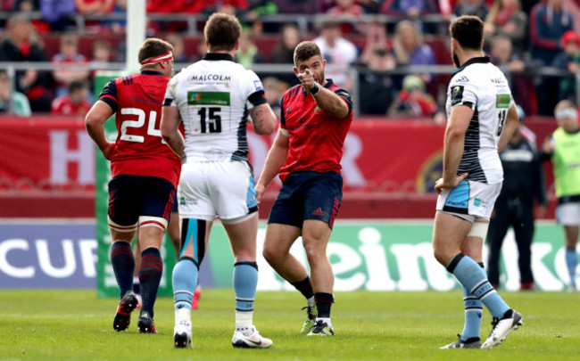 jaco-taute-has-words-with-stuart-hogg-after-keith-earls-was-red-carded