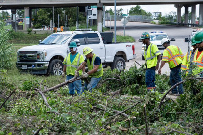houston-usa-9th-july-2024-workers-clear-debris-on-a-highway-after-hurricane-beryl-in-houston-texas-the-united-states-on-july-9-2024-at-least-eight-people-have-died-as-of-tuesday-morning-after