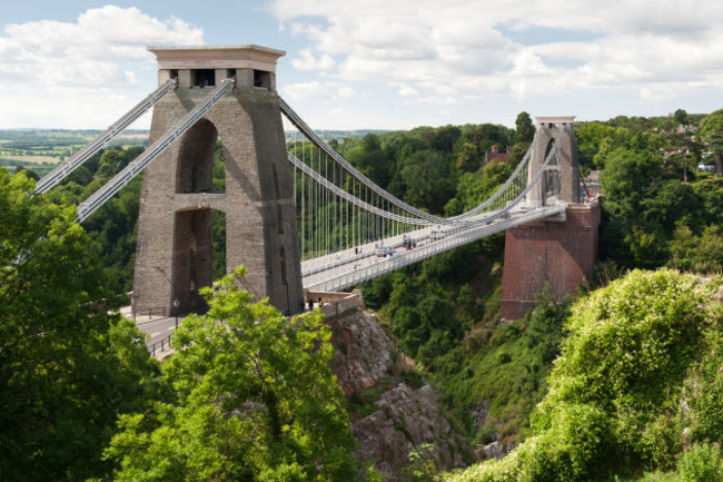 the-clifton-suspension-bridge-spanning-the-avon-river-in-bristol-england