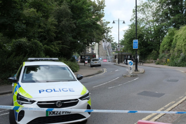 bristol-uk-11th-july-2024-a-police-incident-has-closed-the-famous-clifton-suspension-bridge-in-bristol-police-have-closed-the-bridge-to-pedestrians-and-cars-in-both-directions-they-expect-to-kee