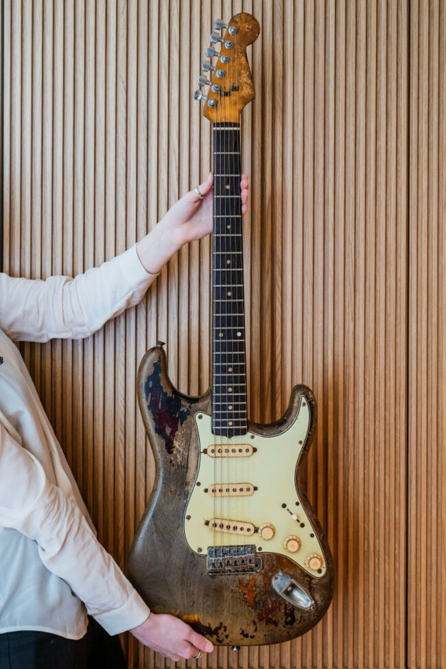 london-uk-8th-july-2024-a-1961-fender-stratocaster-estimate-of-700000-1000000-the-lead-item-in-the-collection-of-rory-gallagher-to-be-auctioned-at-bonhams-on-17-october-in-new-bond-street