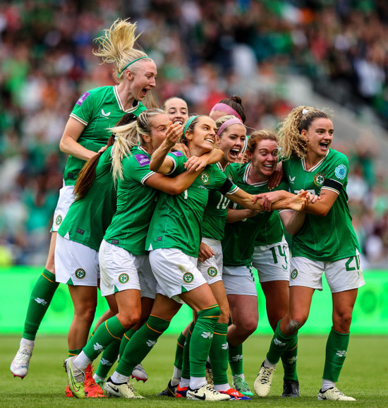 julie-ann-russell-celebrates-with-teammates-after-scoring-a-goal