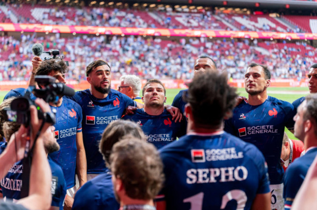 madrid-madrid-spain-1st-june-2024-antoine-dupont-of-france-c-seen-with-his-teammates-during-madrid-rugby-sevens-at-civitas-metropolitano-stadium-on-jun-01-2024-in-madrid-spain-credit-image