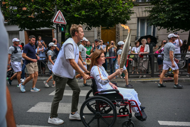 lebanese-photojournalist-christina-assi-carries-the-olympic-torch-to-honor-journalists-wounded-and-killed-in-the-field-in-vincennes-near-paris-france-on-july-21-2024-christina-assi-of-agence-f