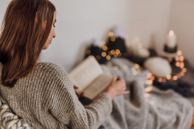 young-woman-reading-a-bookcosy-atmosphere