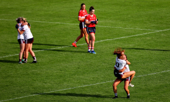 kate-greaghy-celebrates-at-the-final-whistle-with-olivia-divilly