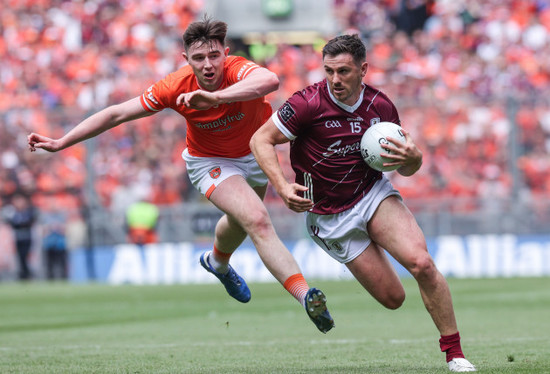 shane-walsh-is-challenged-by-ben-crealy