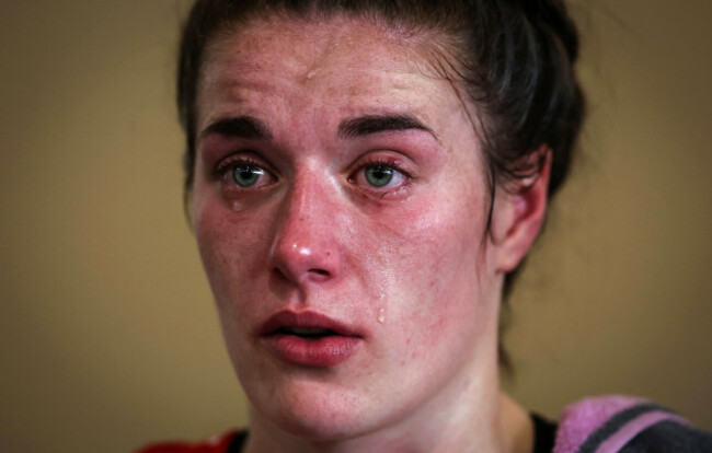 grainne-walsh-dejected-after-her-fight