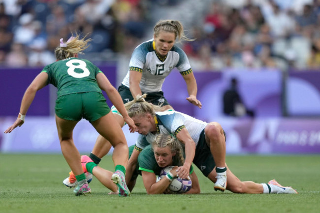 irelands-kathy-baker-holds-onto-the-ball-in-a-ruck-during-the-womens-pool-b-rugby-sevens-match-between-ireland-and-south-africa-at-the-2024-summer-olympics-in-the-stade-de-france-in-saint-denis