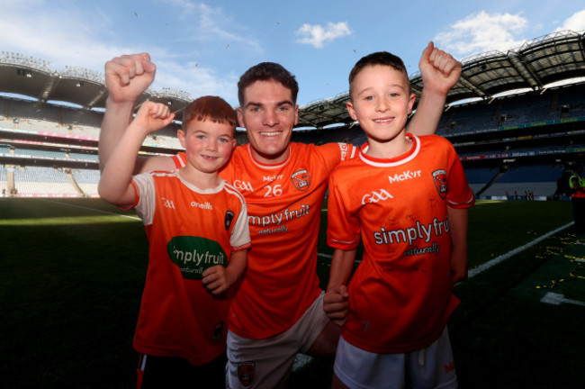 jarly-og-burns-celebrates-with-cormac-and-james