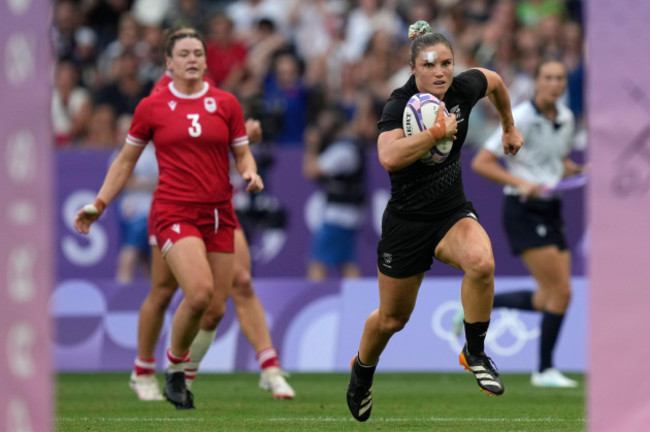 new-zealands-michaela-blyde-runs-onto-score-a-try-during-the-womens-gold-medal-rugby-sevens-match-between-new-zealand-and-canada-at-the-2024-summer-olympics-in-the-stade-de-france-in-saint-denis