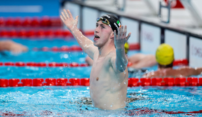 daniel-wiffen-celebrates-winning-a-gold-medal