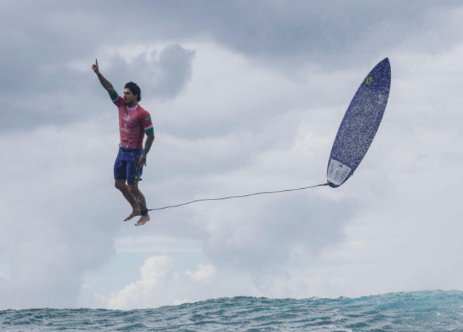 tahiti-french-polynesia-29th-july-2024-gabriel-medina-of-brazil-competes-during-the-mens-round-3-heat-of-surfing-of-the-paris-2024-olympic-games-in-teahupoo-tahiti-french-polynesia-on-july-29