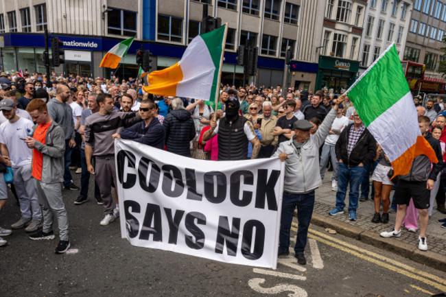 belfast-uk-03rd-aug-2024-03082024-belfast-anti-racism-and-anti-immigration-protesters-had-a-tense-stand-off-in-the-centre-of-belfast-there-were-tense-scenes-in-the-centre-of-belfast-where-anti