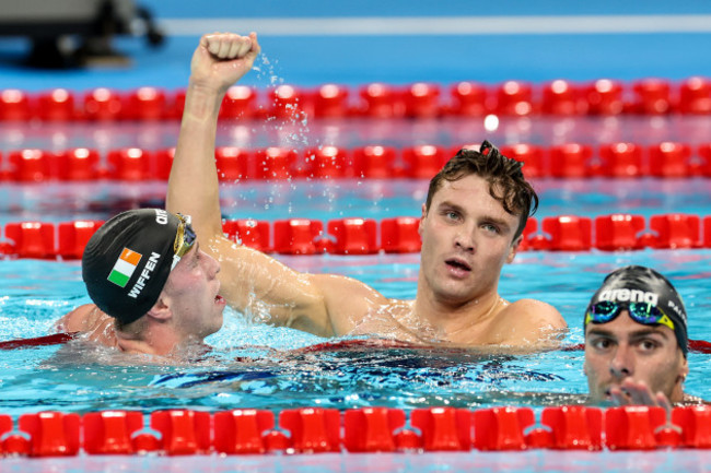 daniel-wiffen-congratulates-bobby-finke-on-his-win