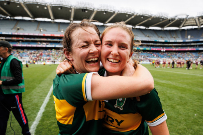 anna-galvin-celebrates-after-the-game-with-siofra-oshea