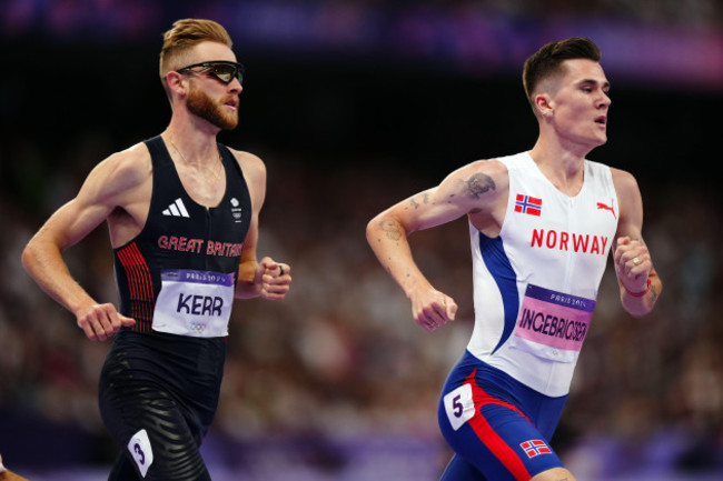 norways-jakob-ingebrigtsen-right-and-great-britains-josh-kerr-left-during-the-mens-1500m-semi-final-at-the-stade-de-france-on-the-ninth-day-of-the-2024-paris-olympic-games-in-france-picture-da