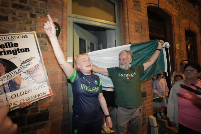 kellie-harringtons-parents-yvonne-and-christy-harrington-celebrate-in-dublin-as-kellie-was-crowned-olympic-champion-after-beating-wenlu-yang-at-roland-garros-in-the-womens-60kg-final-during-the-pa