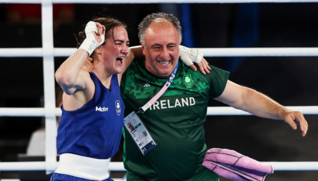 kellie-harrington-celebrates-winning-a-gold-medal-with-coach-zaur-antia