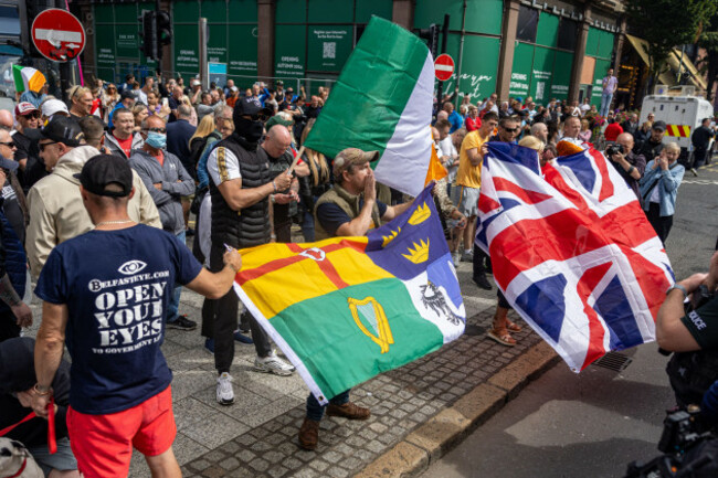 belfast-uk-03rd-aug-2024-belfast-03082024-belfast-anti-racism-and-anti-immigration-protesters-had-a-tense-stand-off-in-the-centre-of-belfast-there-were-tense-scenes-in-the-centre-of-belfast-wh