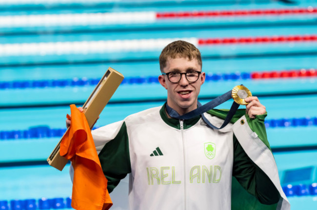 paris-ile-de-france-france-30th-july-2024-daniel-wiffen-irl-wins-the-mens-800m-freestyle-at-the-paris-la-defense-arena-during-the-2024-paris-summer-olympics-in-paris-france-credit-image