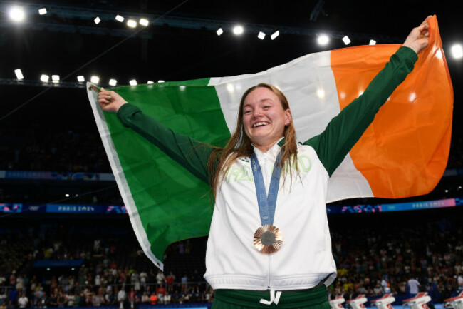 mona-mcsharry-of-ireland-celebrates-after-the-medal-ceremony-of-the-100m-breaststroke-women-final-during-the-paris-2024-olympic-games-at-la-defense-arena-in-paris-france-july-29-2024-mona-mcsharr