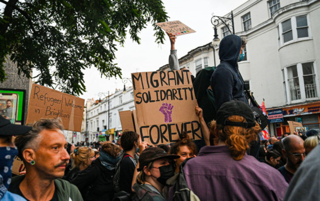 brighton-uk-7th-august-2024-thousands-of-anti-fascist-supporters-and-anti-racists-in-a-counter-protest-against-the-far-right-in-brighton-tonight-there-have-been-race-riots-since-the-murder-of-3-ch