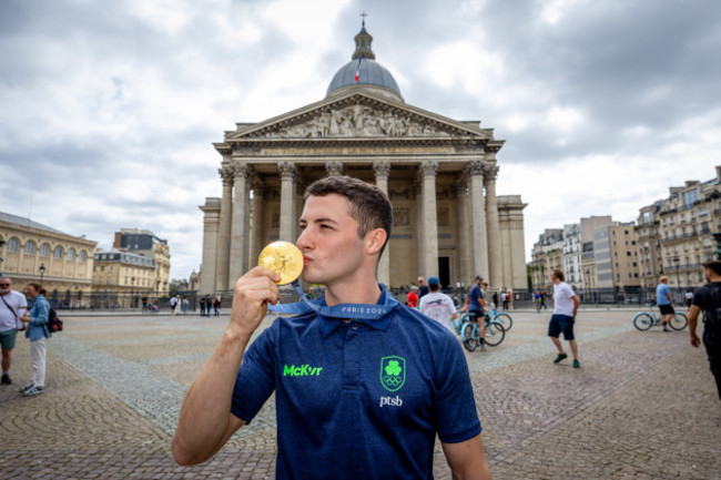 rhys-mcclenaghan-with-his-gold-medal