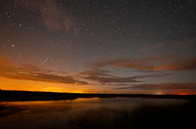 shooting-star-part-of-the-perseid-meteor-shower-cley-marshes-north-norfolk-13th-august-2013