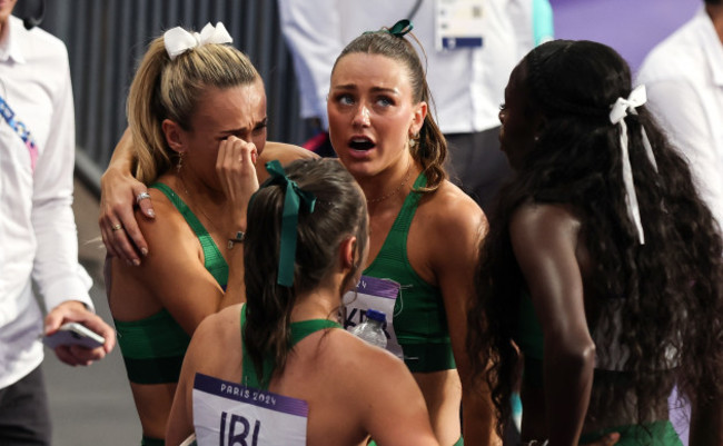 sharlene-mawdsley-dejected-after-the-race-with-sophie-becker