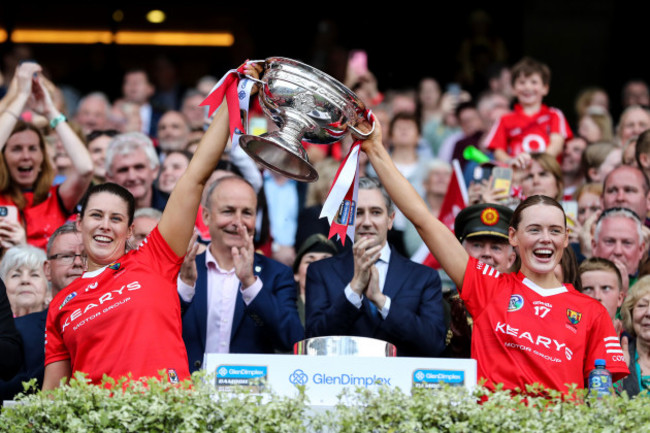 molly-lynch-and-sorcha-mccartan-lift-the-sean-oduffy-cup