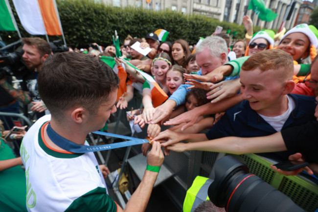 irelands-rhys-mcclenaghan-meets-fans-on-oconnell-street-in-dublin-during-a-homecoming-event-for-irish-olympic-athletes-returning-from-the-paris-2024-olympic-games-picture-date-monday-august-12-20