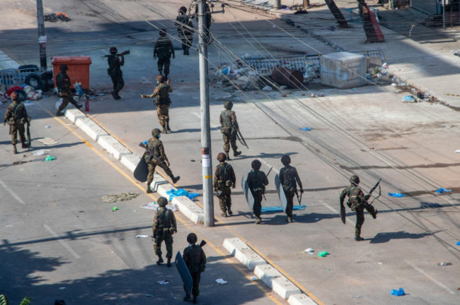 yangon-myanmar-5th-mar-2021-myanmar-military-and-riot-police-are-seen-advancing-towards-the-protesters-with-weapons-during-the-demonstration-against-the-military-coup-myanmars-military-detained-s