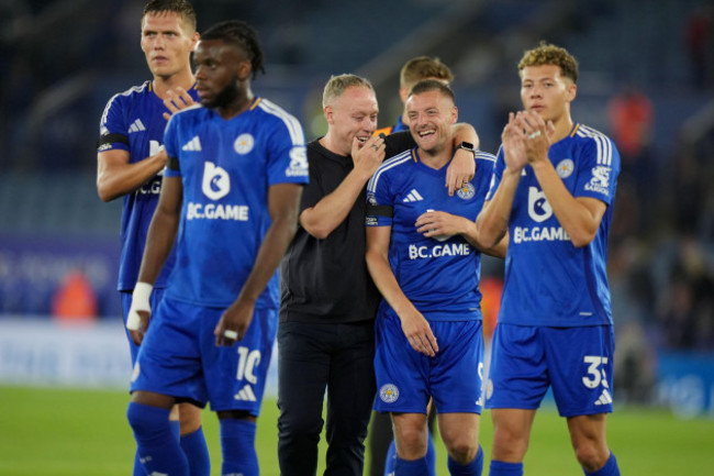 leicester-city-manager-steve-cooper-left-and-leicester-citys-jamie-vardy-right-speak-at-full-time-after-the-premier-league-match-at-the-king-power-stadium-leicester-picture-date-monday-august