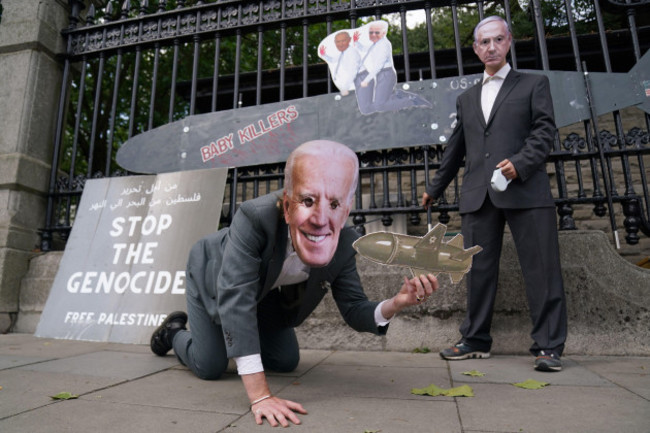 protesters-wearing-a-joe-biden-mask-and-benjamin-netanyahu-mask-take-part-in-a-pro-palestine-protest-outside-the-merrion-square-entrance-to-leinster-house-dublin-picture-date-friday-august-23-2024