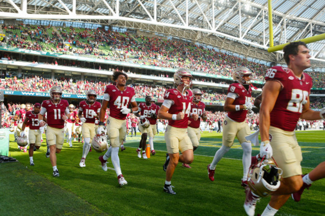 aviva-stadium-dublin-ireland-24th-aug-2024-aer-lingus-college-football-classic-georgia-tech-versus-florida-state-florida-state-leave-the-pitch-for-the-locker-room-prior-to-kickoff-credit-actio