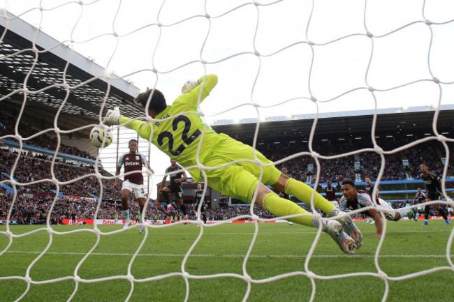 arsenal-goalkeeper-david-raya-saves-a-shot-on-goal-from-aston-villas-ollie-watkins-right-during-the-premier-league-match-at-villa-park-birmingham-picture-date-saturday-august-24-2024