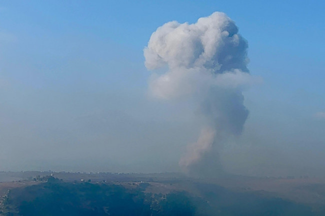 al-qusayr-25th-aug-2024-this-photo-shows-smoke-caused-by-an-israeli-airstrike-in-al-qusayr-lebanon-aug-25-2024-three-hezbollah-members-and-one-member-of-the-amal-movement-were-killed-with-six