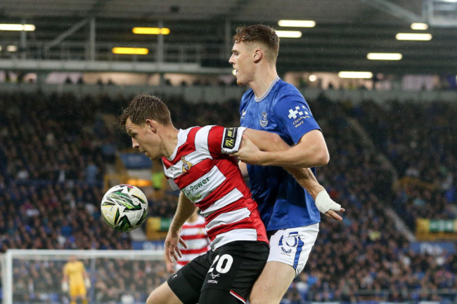 liverpool-uk-27th-aug-2024-joe-ironside-of-doncaster-rovers-shields-the-ball-from-jake-obrien-of-everton-carabao-cup-efl-cup-2nd-round-match-everton-v-doncaster-rovers-at-goodison-park-in-live