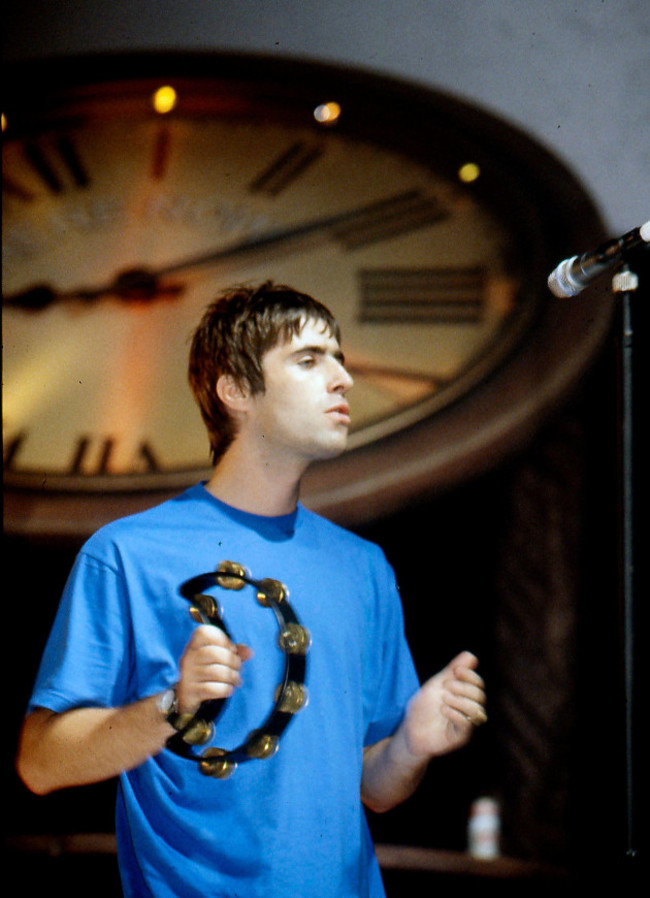 oasis-in-concert-at-earls-court-exhibition-hall-4th-november-1995-liam-gallagher