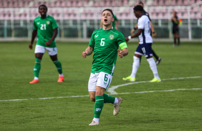 joe-hodge-celebrates-scoring-their-first-goal